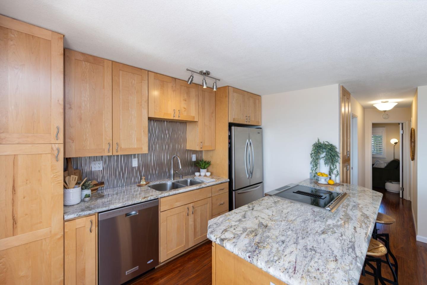 Detail Gallery Image 9 of 28 For 825 Balboa Ave #104,  Capitola,  CA 95010 - 2 Beds | 1/1 Baths