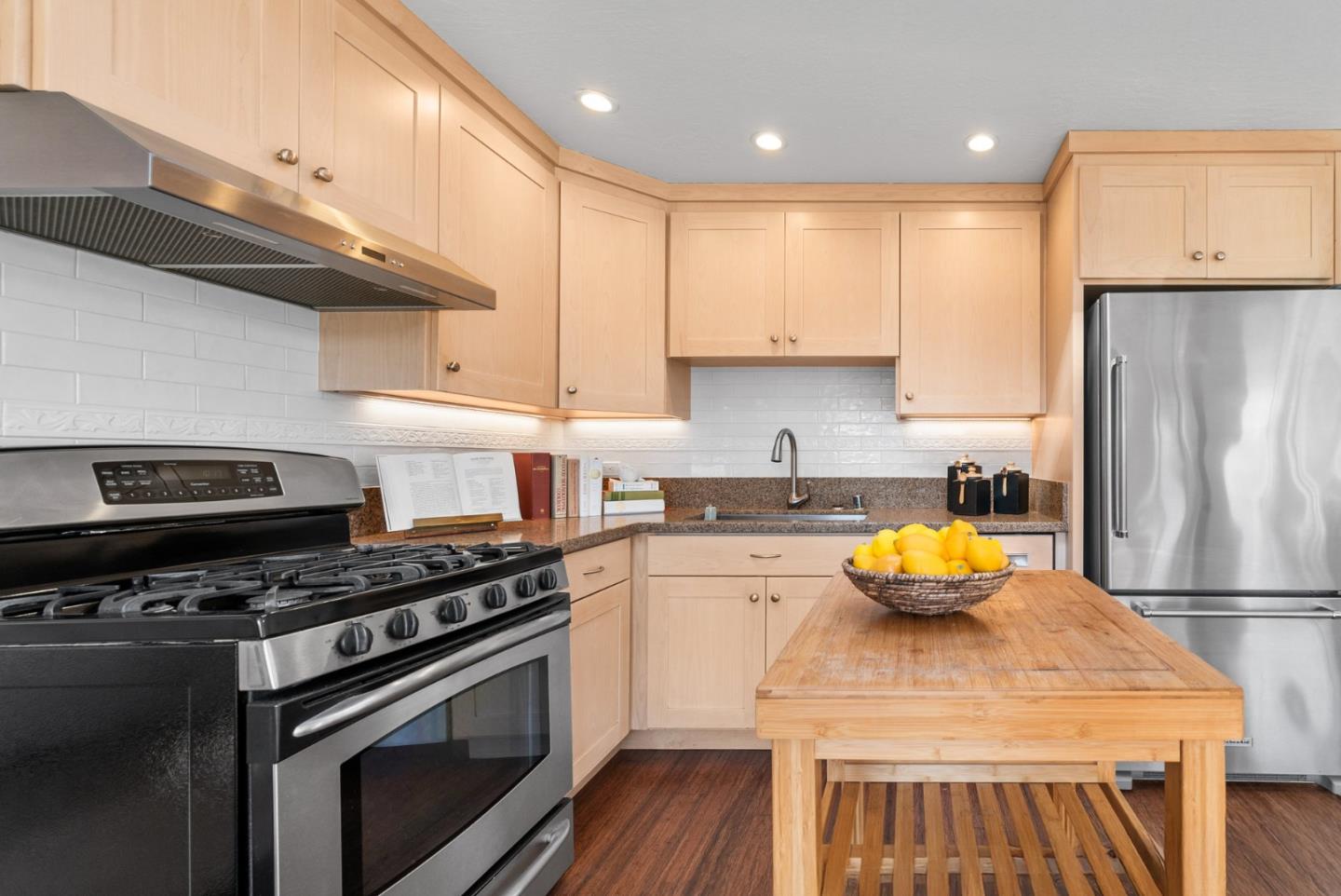 Detail Gallery Image 10 of 35 For 691 35th Ave, Santa Cruz,  CA 95062 - 2 Beds | 2 Baths