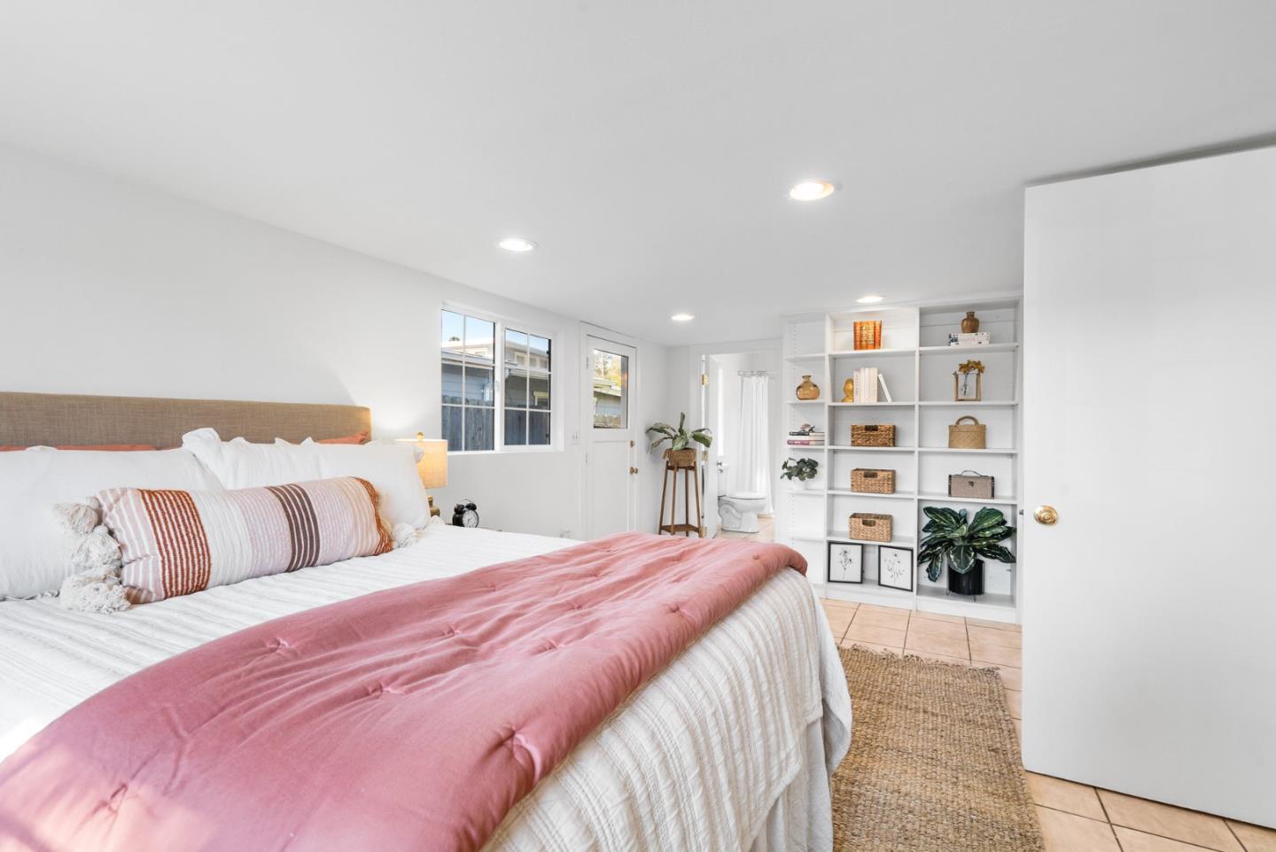 Detail Gallery Image 15 of 35 For 691 35th Ave, Santa Cruz,  CA 95062 - 2 Beds | 2 Baths