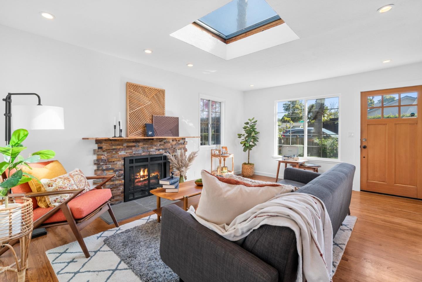 Detail Gallery Image 2 of 35 For 691 35th Ave, Santa Cruz,  CA 95062 - 2 Beds | 2 Baths