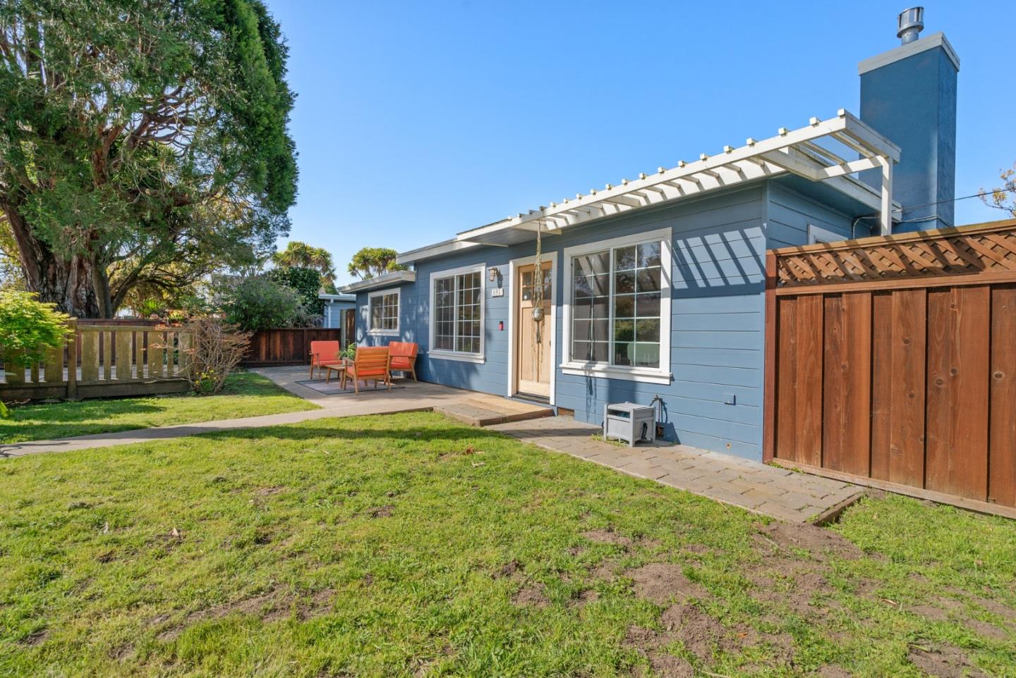 Detail Gallery Image 28 of 35 For 691 35th Ave, Santa Cruz,  CA 95062 - 2 Beds | 2 Baths