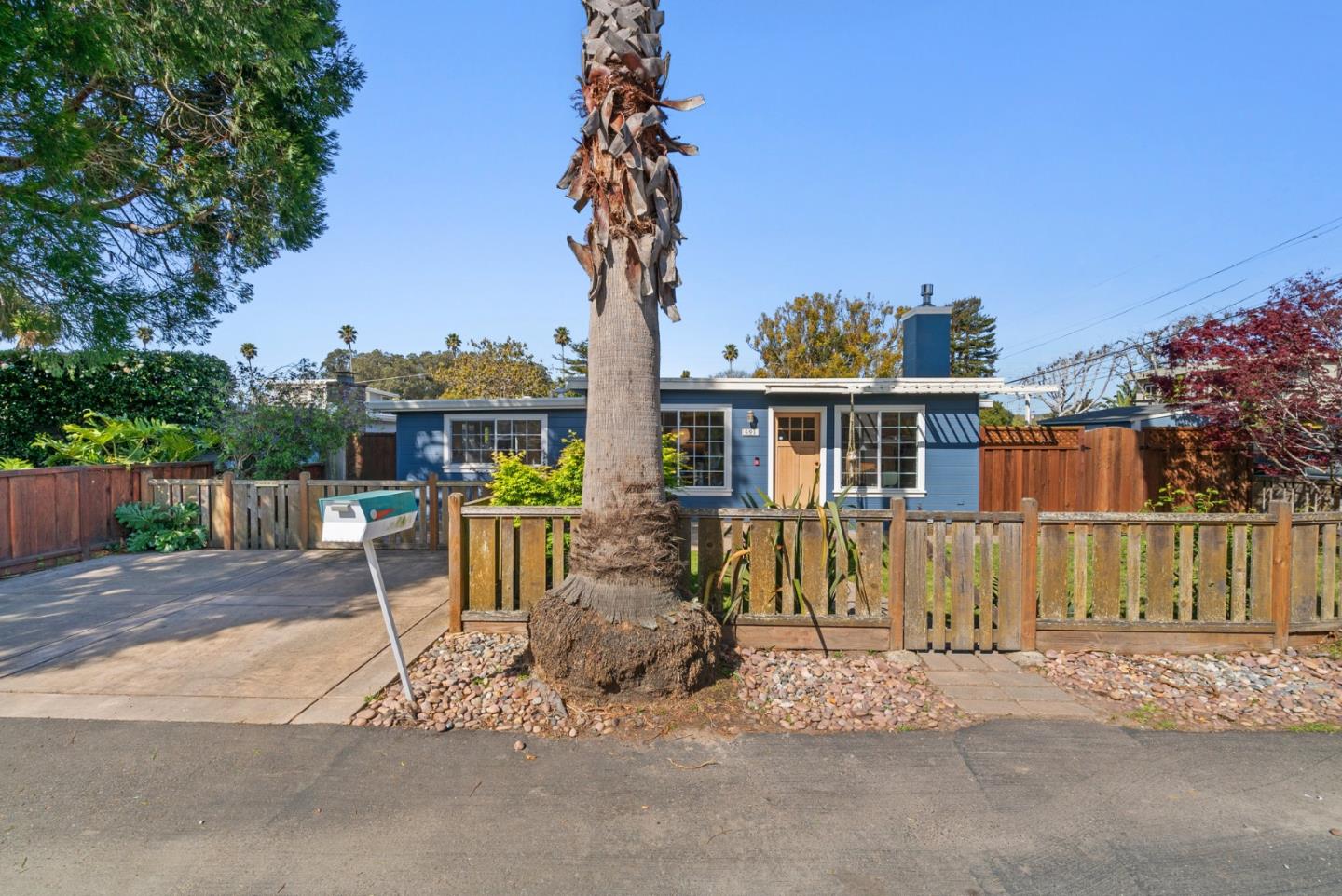 Detail Gallery Image 33 of 35 For 691 35th Ave, Santa Cruz,  CA 95062 - 2 Beds | 2 Baths