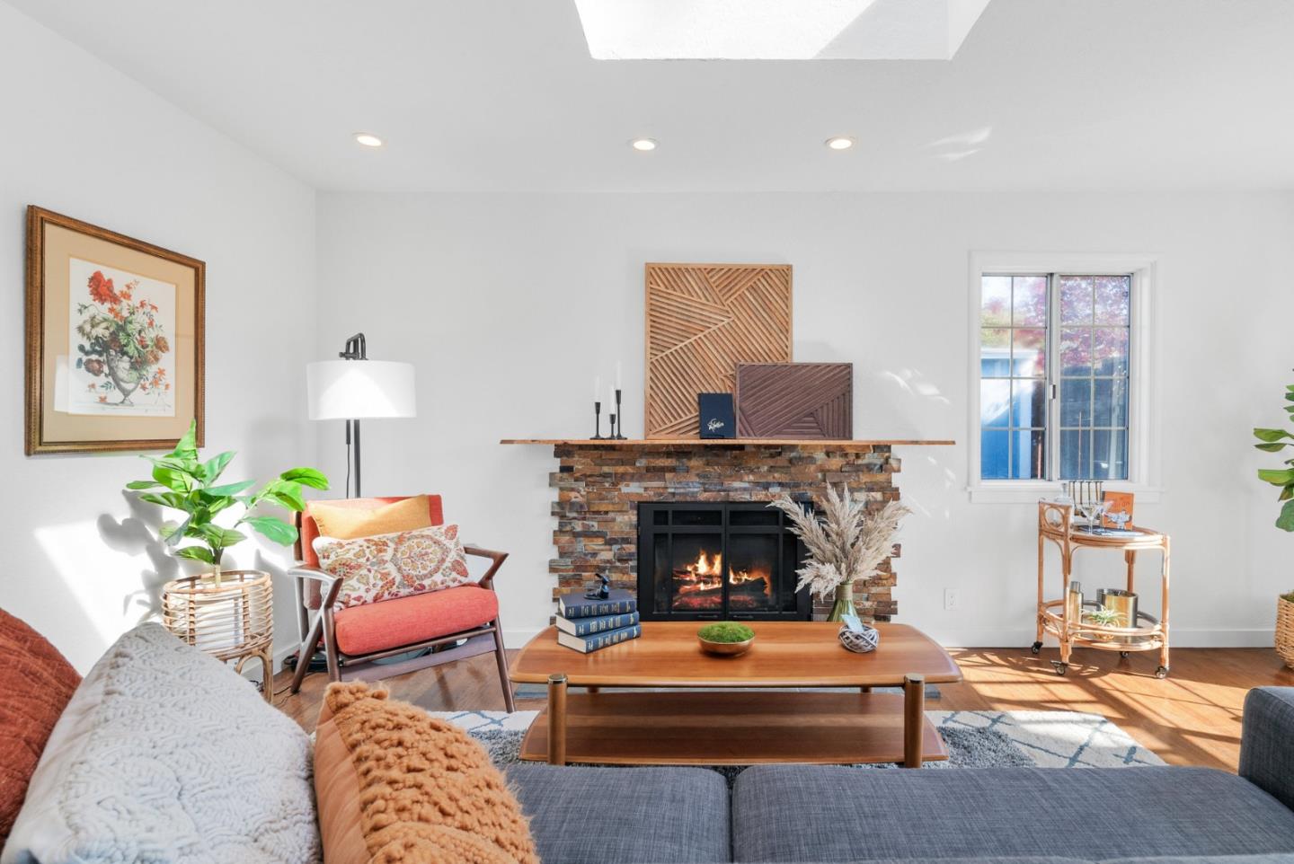 Detail Gallery Image 5 of 35 For 691 35th Ave, Santa Cruz,  CA 95062 - 2 Beds | 2 Baths