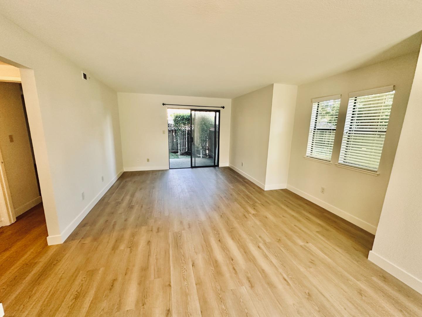 Detail Gallery Image 13 of 21 For 558 Ironwood Ter #4,  Sunnyvale,  CA 94086 - 1 Beds | 1 Baths