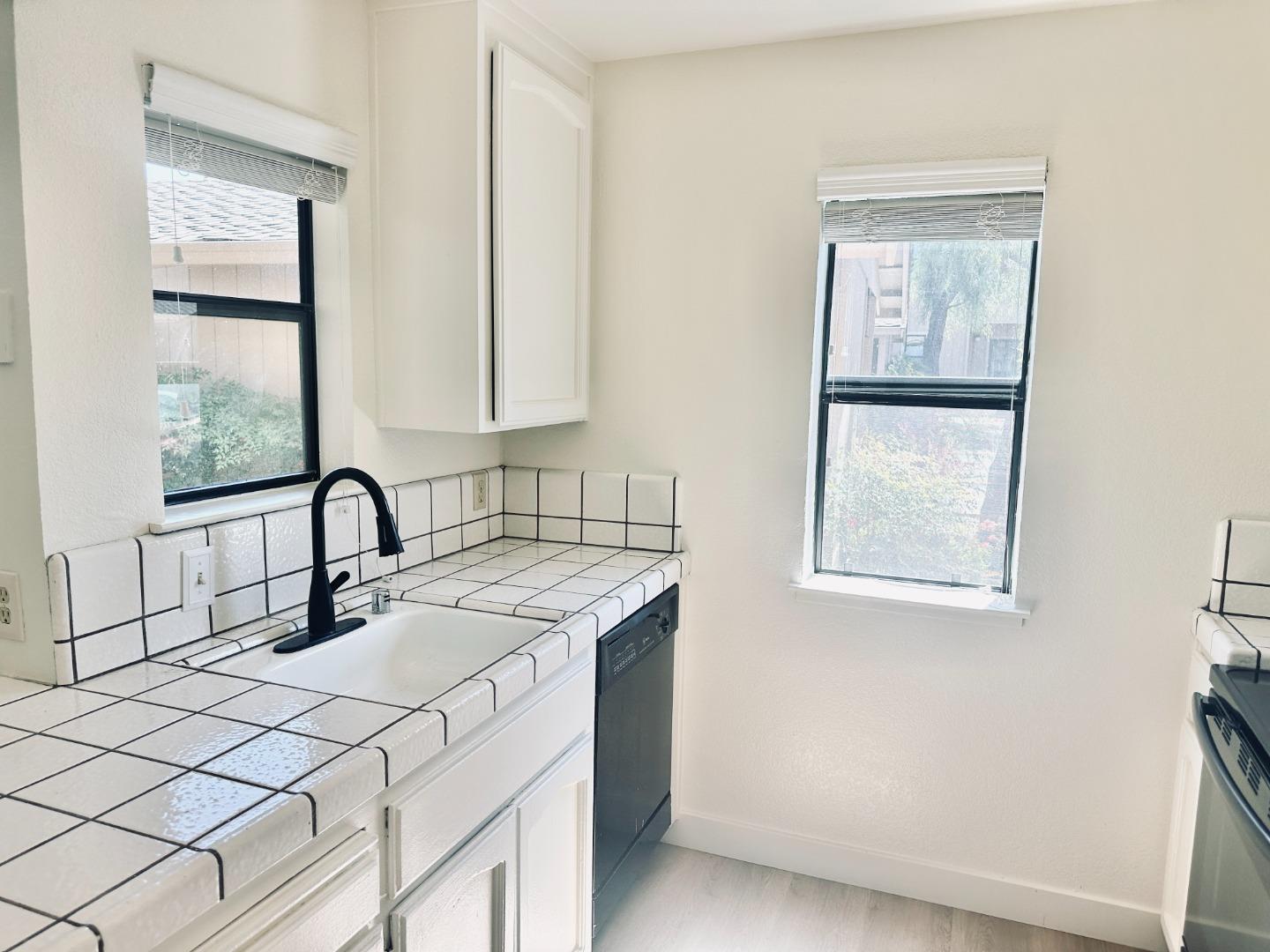 Detail Gallery Image 15 of 21 For 558 Ironwood Ter #4,  Sunnyvale,  CA 94086 - 1 Beds | 1 Baths