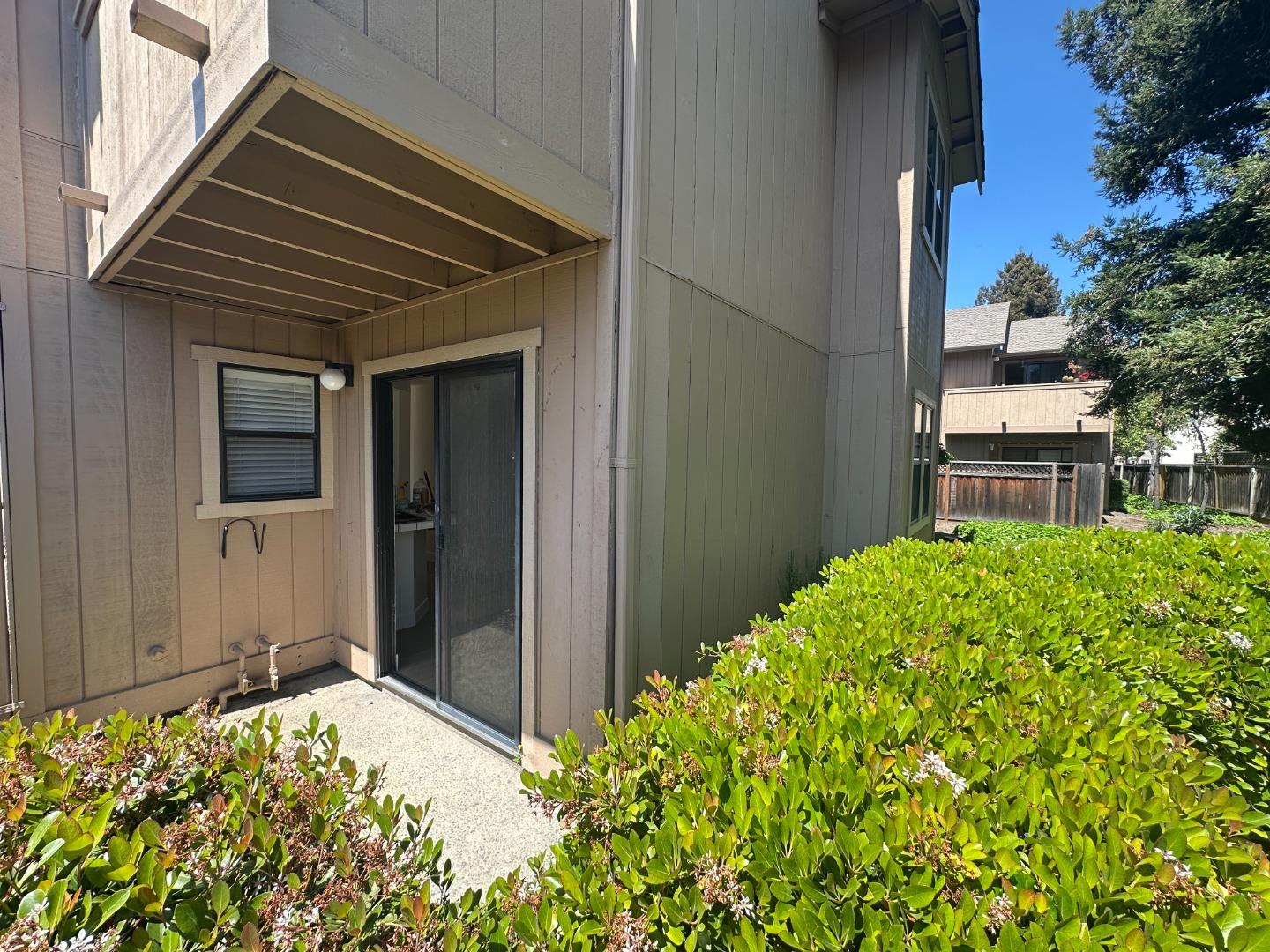 Detail Gallery Image 2 of 21 For 558 Ironwood Ter #4,  Sunnyvale,  CA 94086 - 1 Beds | 1 Baths