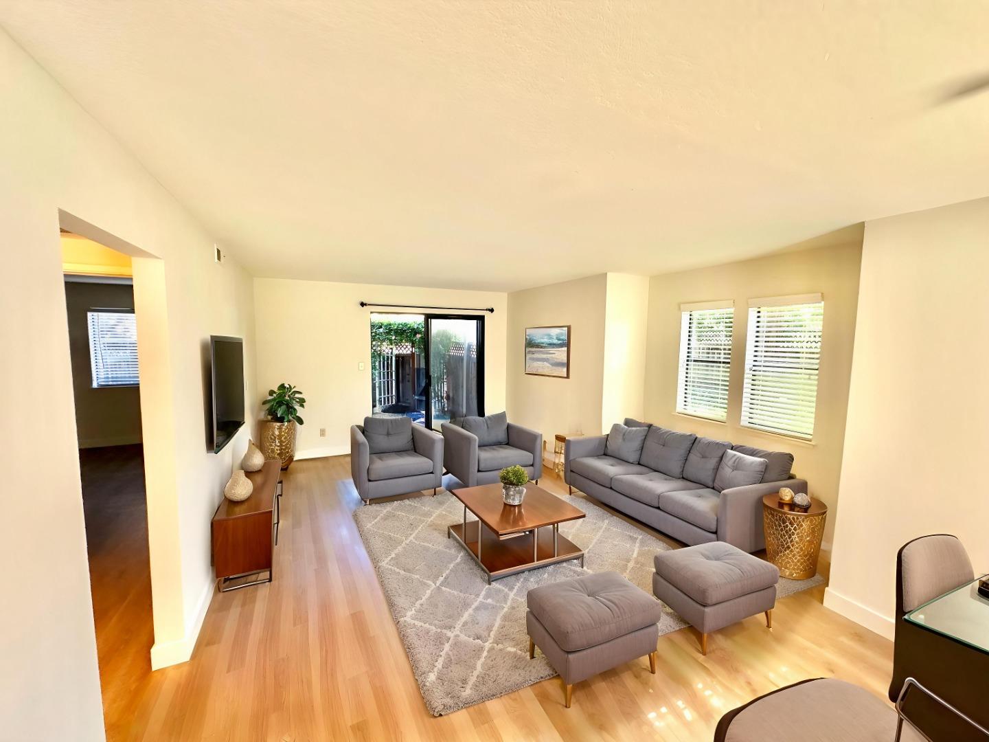 Detail Gallery Image 3 of 21 For 558 Ironwood Ter #4,  Sunnyvale,  CA 94086 - 1 Beds | 1 Baths