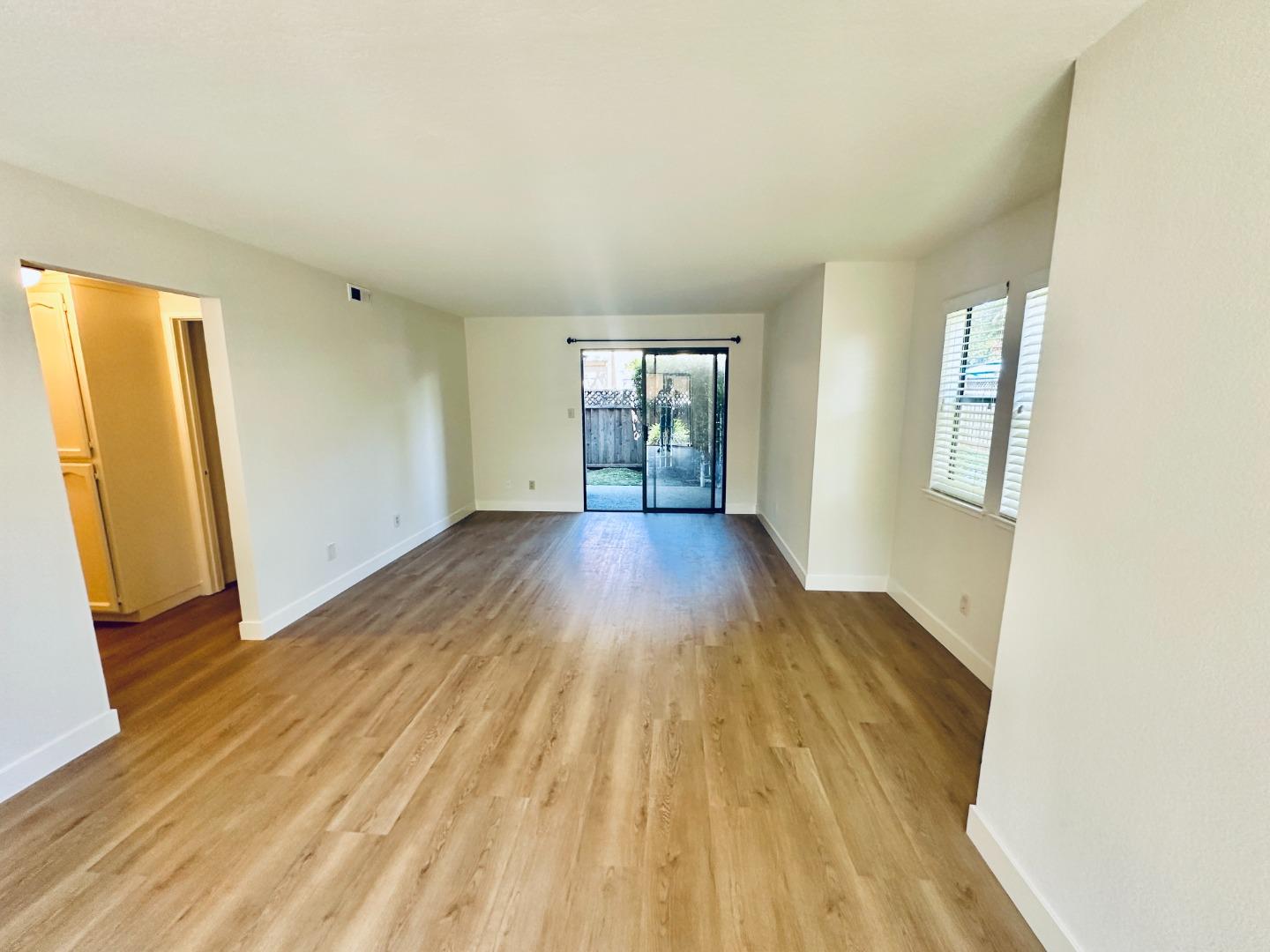 Detail Gallery Image 8 of 21 For 558 Ironwood Ter #4,  Sunnyvale,  CA 94086 - 1 Beds | 1 Baths