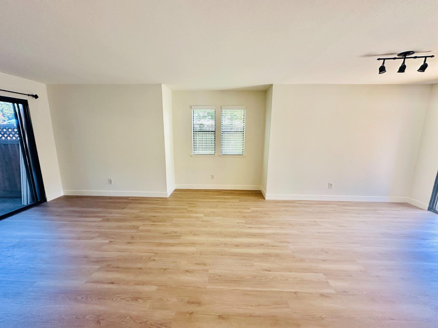 Detail Gallery Image 9 of 21 For 558 Ironwood Ter #4,  Sunnyvale,  CA 94086 - 1 Beds | 1 Baths