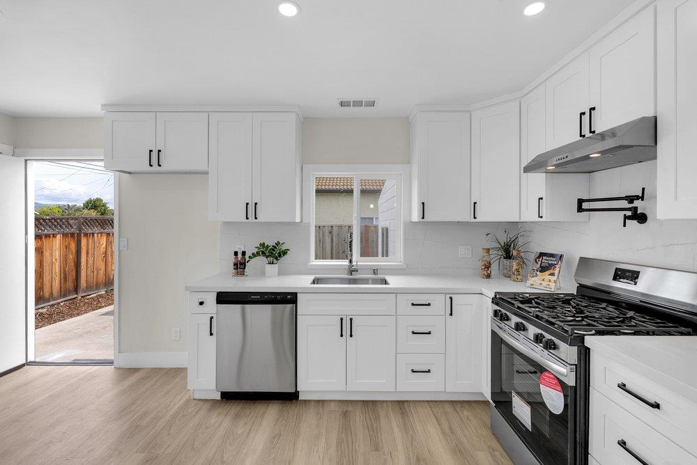 Detail Gallery Image 10 of 48 For 840 Jackson St, San Jose,  CA 95112 - 2 Beds | 2 Baths