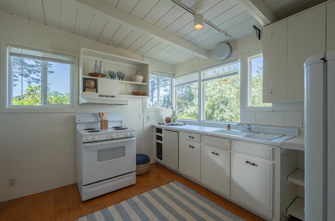 Detail Gallery Image 13 of 18 For 1208 Presidio Blvd, Pacific Grove,  CA 93950 - 1 Beds | 1 Baths