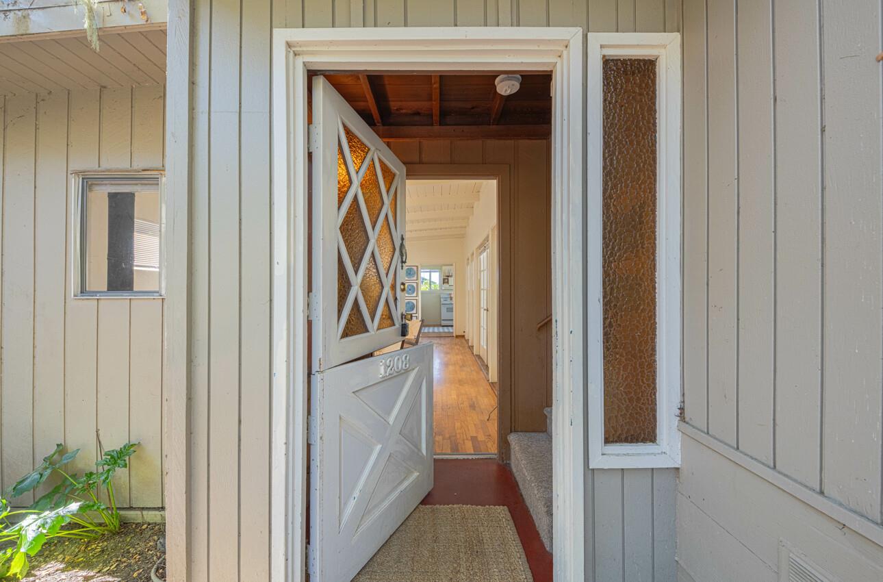 Detail Gallery Image 4 of 18 For 1208 Presidio Blvd, Pacific Grove,  CA 93950 - 1 Beds | 1 Baths