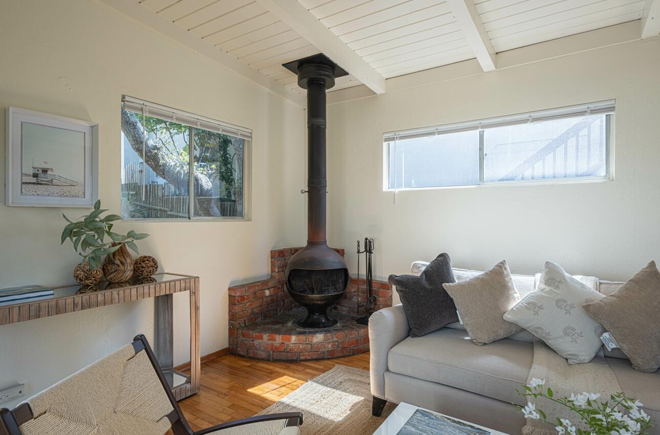 Detail Gallery Image 7 of 18 For 1208 Presidio Blvd, Pacific Grove,  CA 93950 - 1 Beds | 1 Baths