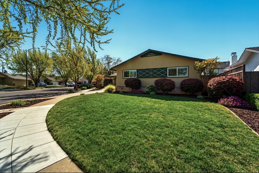 Detail Gallery Image 2 of 33 For 2299 Maximilian Dr, Campbell,  CA 95008 - 3 Beds | 2 Baths