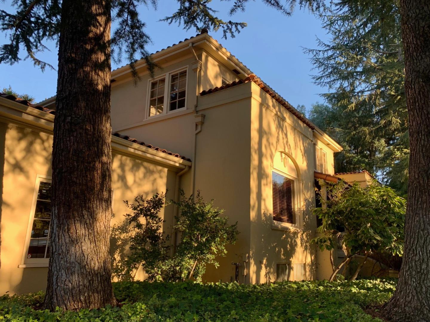Detail Gallery Image 1 of 11 For 125 Los Altos Ave, Los Altos,  CA 94022 - 4 Beds | 3/1 Baths