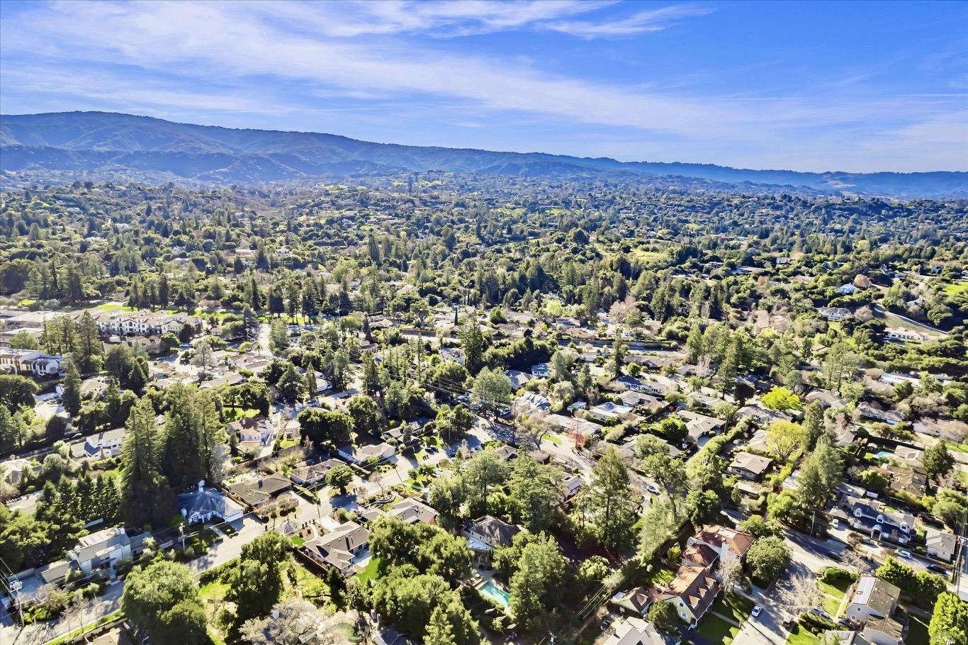 Detail Gallery Image 10 of 11 For 125 Los Altos Ave, Los Altos,  CA 94022 - 4 Beds | 3/1 Baths