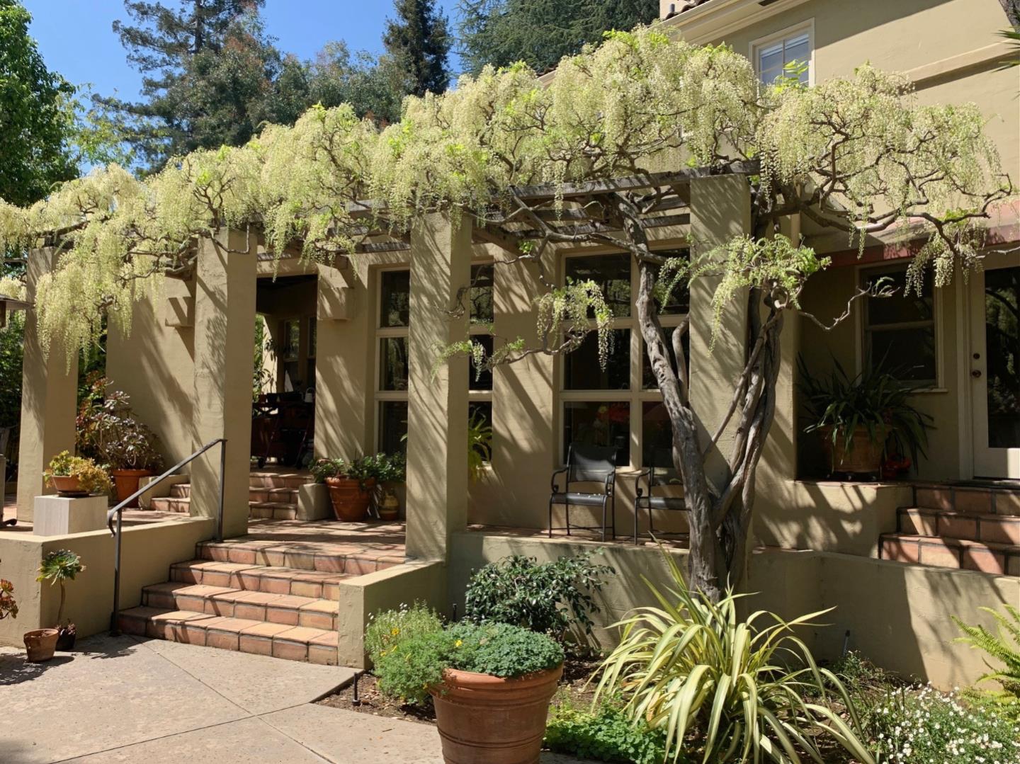 Detail Gallery Image 2 of 11 For 125 Los Altos Ave, Los Altos,  CA 94022 - 4 Beds | 3/1 Baths