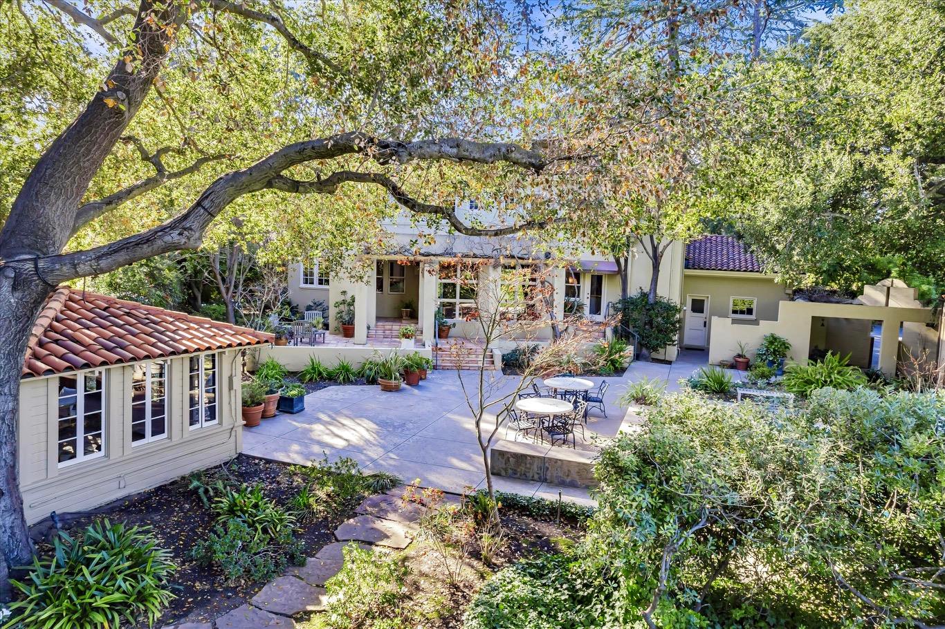 Detail Gallery Image 3 of 11 For 125 Los Altos Ave, Los Altos,  CA 94022 - 4 Beds | 3/1 Baths