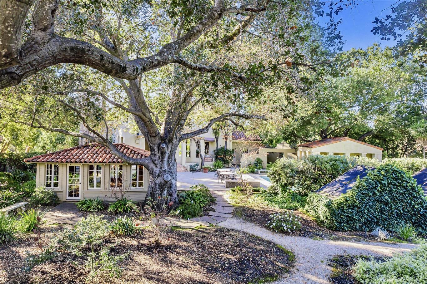 Detail Gallery Image 4 of 11 For 125 Los Altos Ave, Los Altos,  CA 94022 - 4 Beds | 3/1 Baths