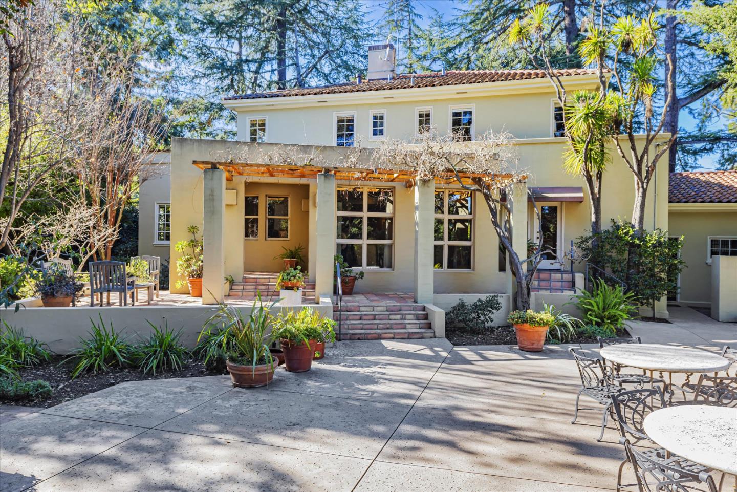 Detail Gallery Image 5 of 11 For 125 Los Altos Ave, Los Altos,  CA 94022 - 4 Beds | 3/1 Baths
