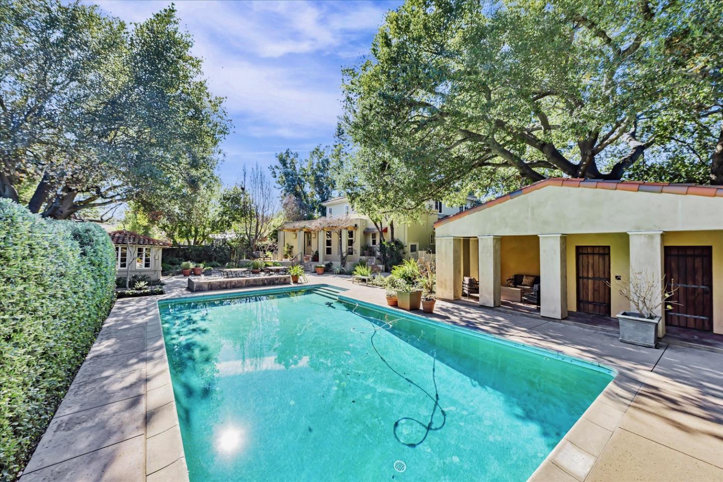 Detail Gallery Image 7 of 11 For 125 Los Altos Ave, Los Altos,  CA 94022 - 4 Beds | 3/1 Baths