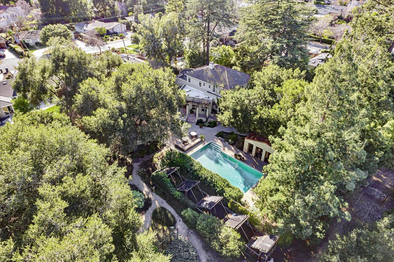 Detail Gallery Image 8 of 11 For 125 Los Altos Ave, Los Altos,  CA 94022 - 4 Beds | 3/1 Baths