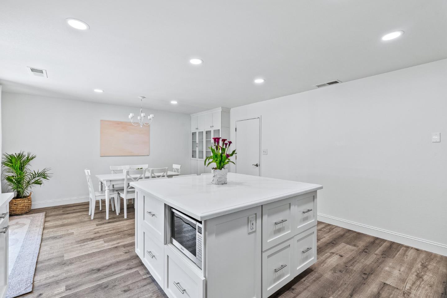 Detail Gallery Image 11 of 33 For 19395 Bellinzona Ave, Salinas,  CA 93906 - 3 Beds | 2 Baths