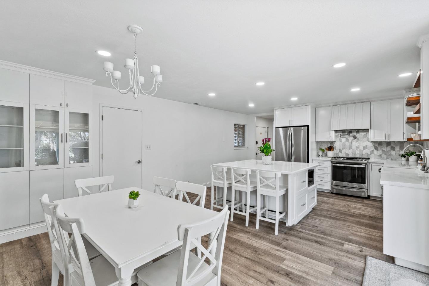Detail Gallery Image 13 of 33 For 19395 Bellinzona Ave, Salinas,  CA 93906 - 3 Beds | 2 Baths