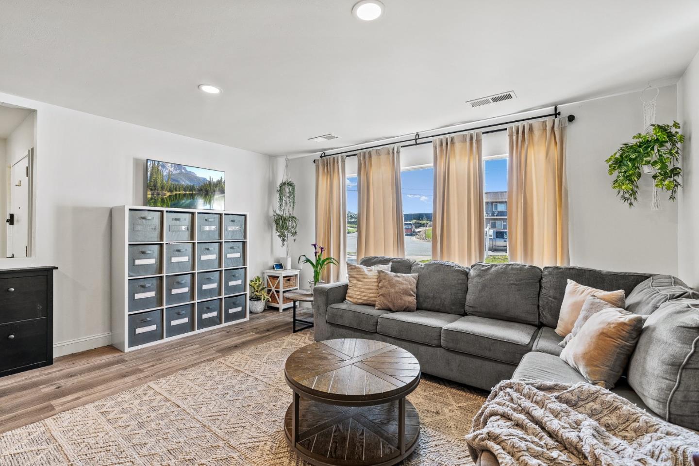 Detail Gallery Image 16 of 33 For 19395 Bellinzona Ave, Salinas,  CA 93906 - 3 Beds | 2 Baths
