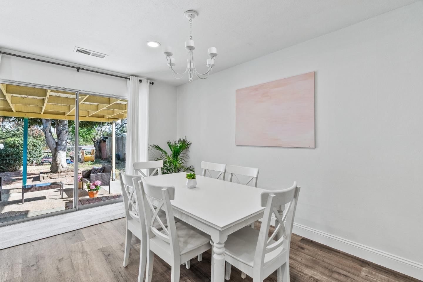 Detail Gallery Image 4 of 33 For 19395 Bellinzona Ave, Salinas,  CA 93906 - 3 Beds | 2 Baths