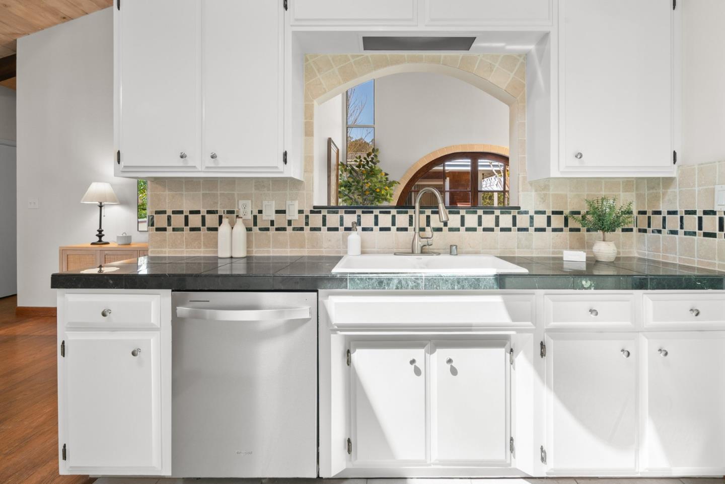 Detail Gallery Image 13 of 56 For 423 Sumner Ave, Aptos,  CA 95003 - 2 Beds | 2 Baths