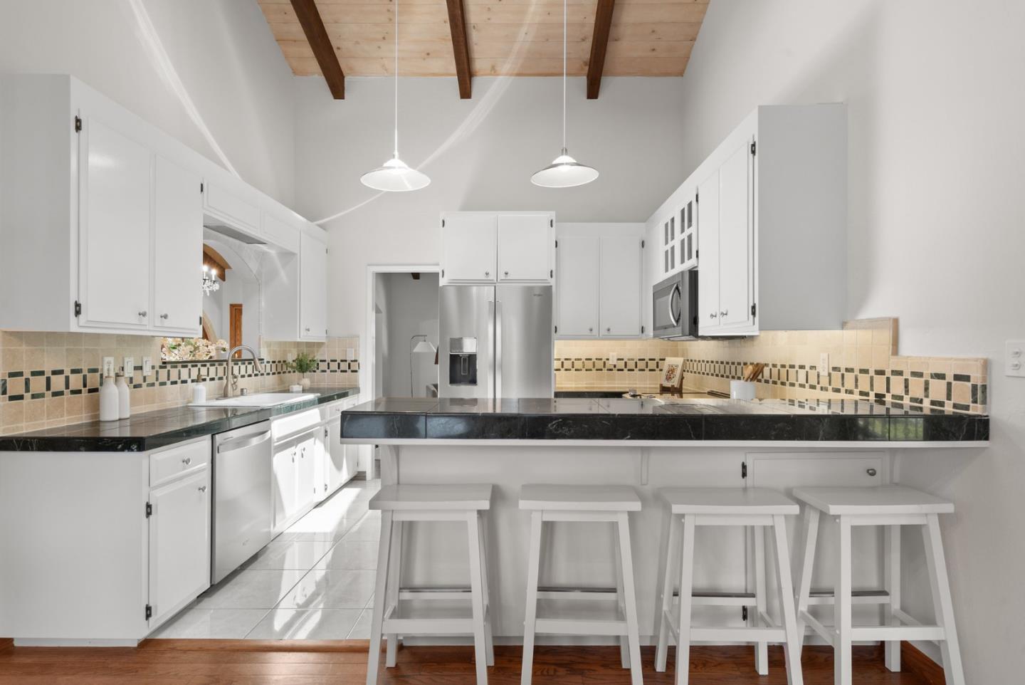 Detail Gallery Image 14 of 56 For 423 Sumner Ave, Aptos,  CA 95003 - 2 Beds | 2 Baths