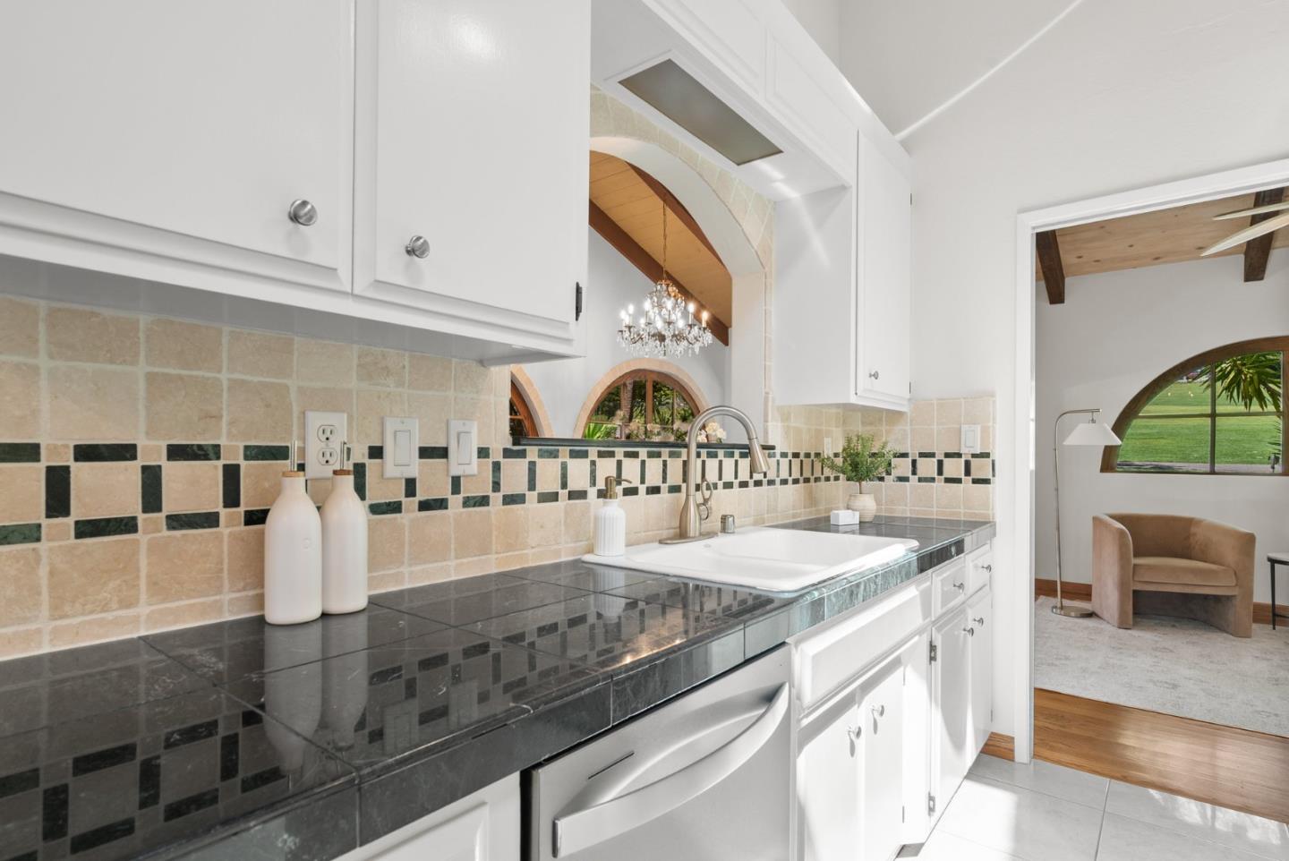 Detail Gallery Image 15 of 56 For 423 Sumner Ave, Aptos,  CA 95003 - 2 Beds | 2 Baths