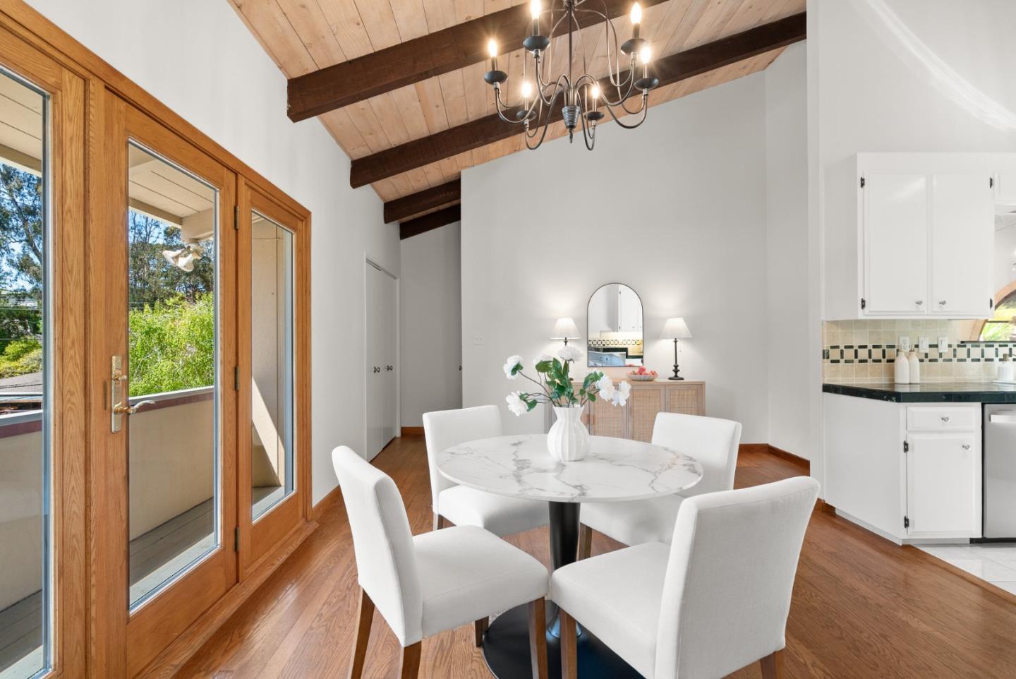 Detail Gallery Image 19 of 56 For 423 Sumner Ave, Aptos,  CA 95003 - 2 Beds | 2 Baths
