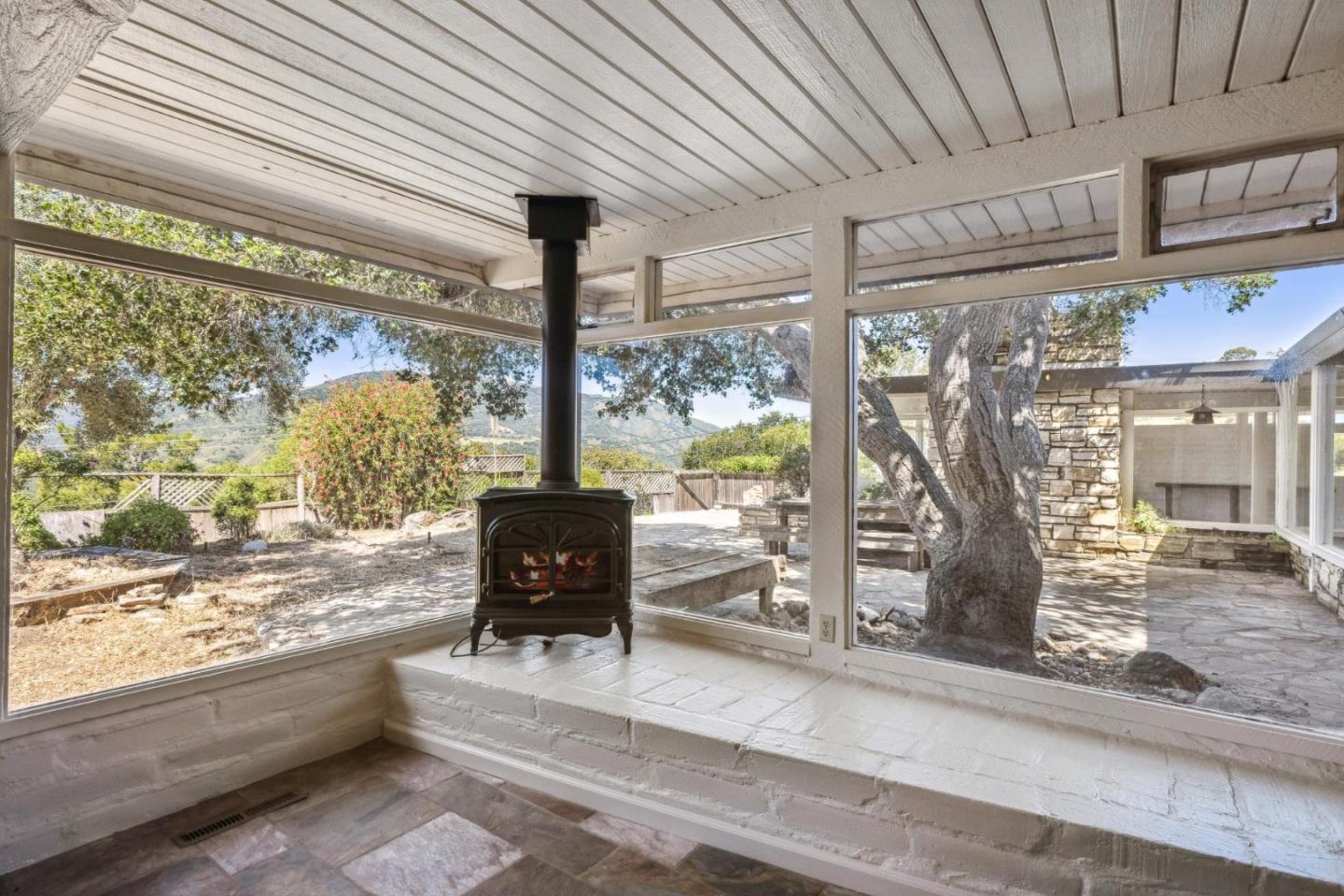 Detail Gallery Image 14 of 31 For 365 Country Club Dr, Carmel Valley,  CA 93924 - 3 Beds | 2 Baths