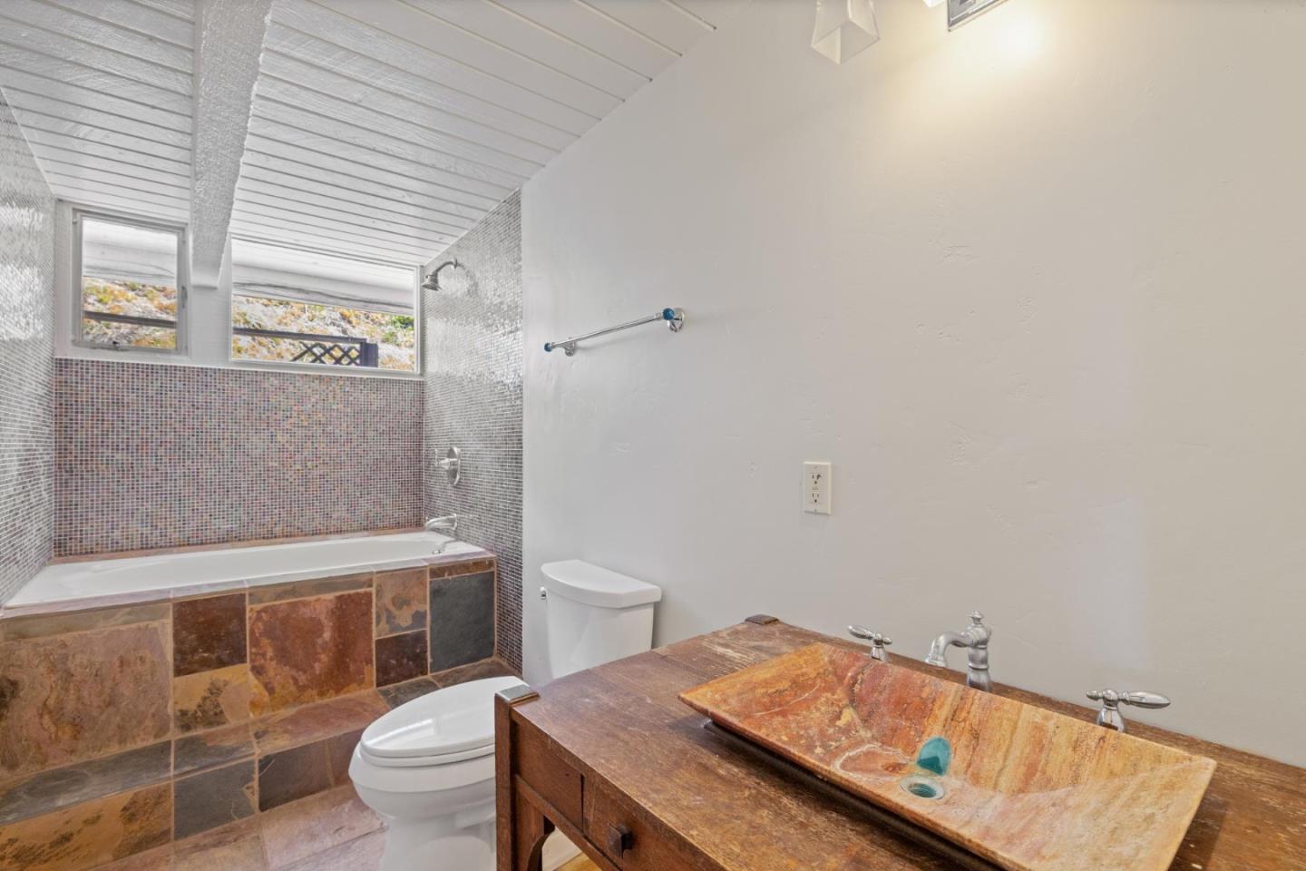 Detail Gallery Image 18 of 31 For 365 Country Club Dr, Carmel Valley,  CA 93924 - 3 Beds | 2 Baths
