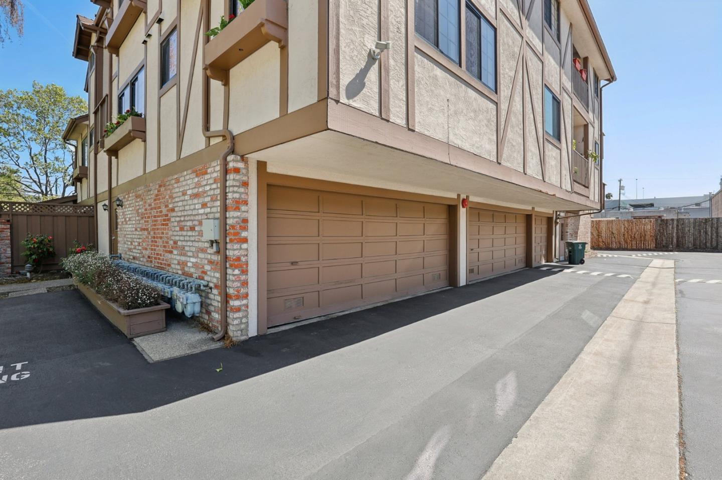 Detail Gallery Image 4 of 49 For 2000 Palm Ave #7,  San Mateo,  CA 94403 - 1 Beds | 1 Baths
