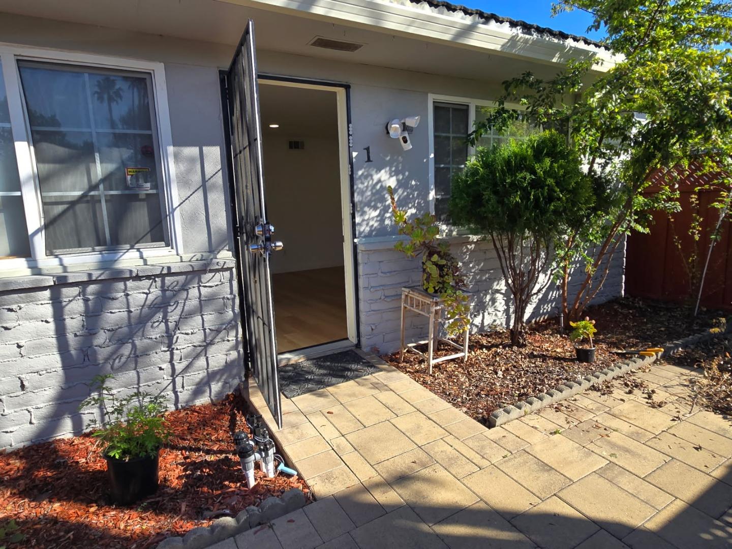 Detail Gallery Image 2 of 16 For 5626 Calmor Ave #1,  San Jose,  CA 95123 - 2 Beds | 1 Baths