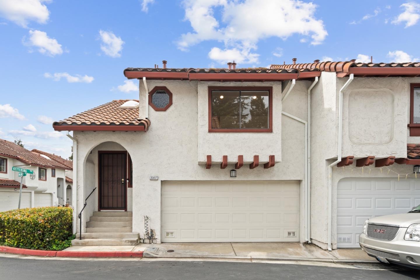 Detail Gallery Image 2 of 43 For 35617 Mccarty Cmn, Fremont,  CA 94536 - 2 Beds | 2/1 Baths