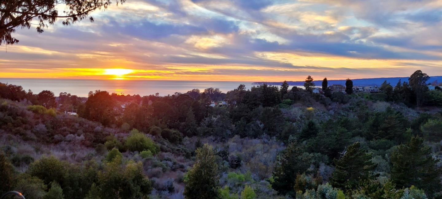 Detail Gallery Image 2 of 51 For 140 Zanzibar Dr, Aptos,  CA 95003 - 3 Beds | 3 Baths