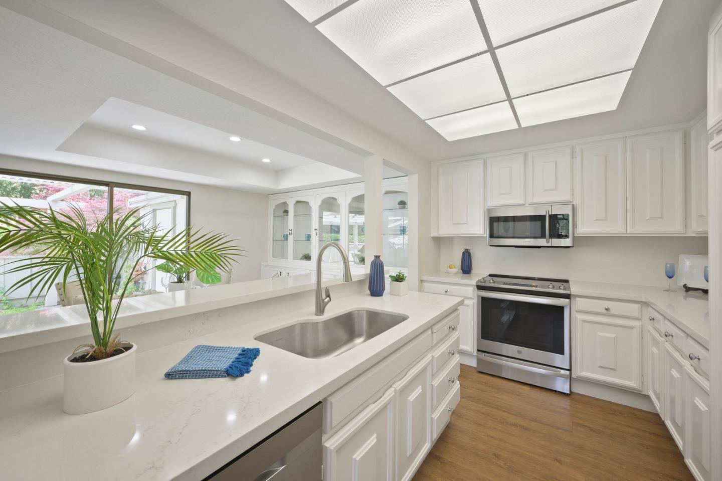 Detail Gallery Image 9 of 40 For 5201 Cribari-Hills, San Jose,  CA 95135 - 2 Beds | 2 Baths