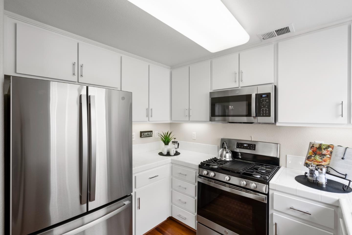 Detail Gallery Image 12 of 44 For 521 Tower Hill Ave #608,  San Jose,  CA 95136 - 2 Beds | 2/1 Baths