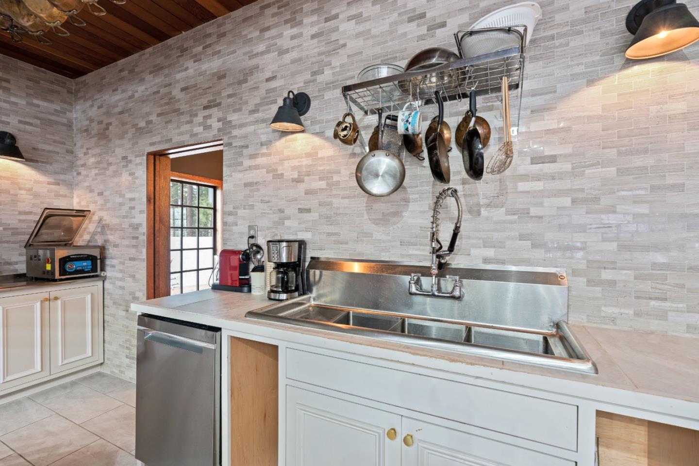 Detail Gallery Image 18 of 95 For 11025 Alba Rd, Ben Lomond,  CA 95005 - 5 Beds | 4 Baths