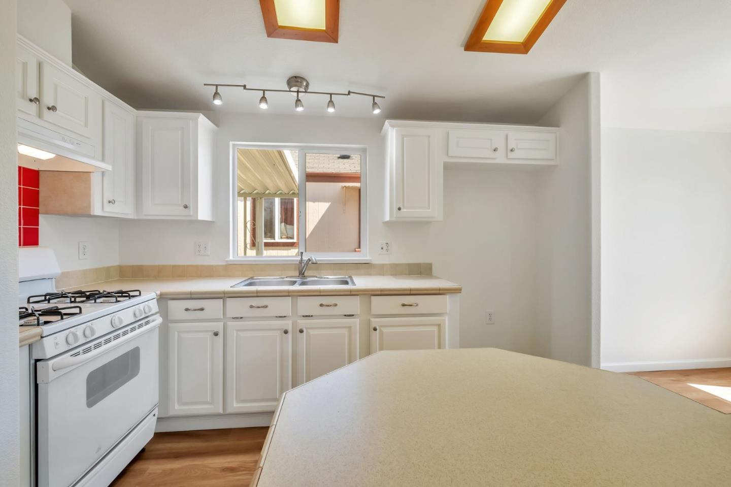Detail Gallery Image 10 of 35 For 1625 Brommer St #12,  Santa Cruz,  CA 95062 - 3 Beds | 2 Baths