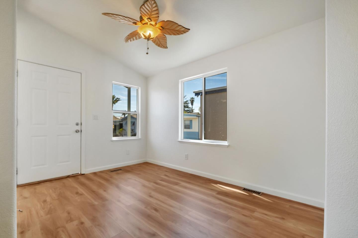Detail Gallery Image 12 of 35 For 1625 Brommer St #12,  Santa Cruz,  CA 95062 - 3 Beds | 2 Baths