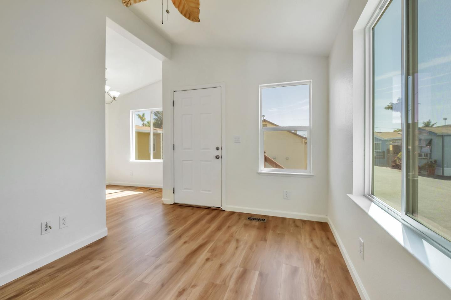Detail Gallery Image 5 of 35 For 1625 Brommer St #12,  Santa Cruz,  CA 95062 - 3 Beds | 2 Baths