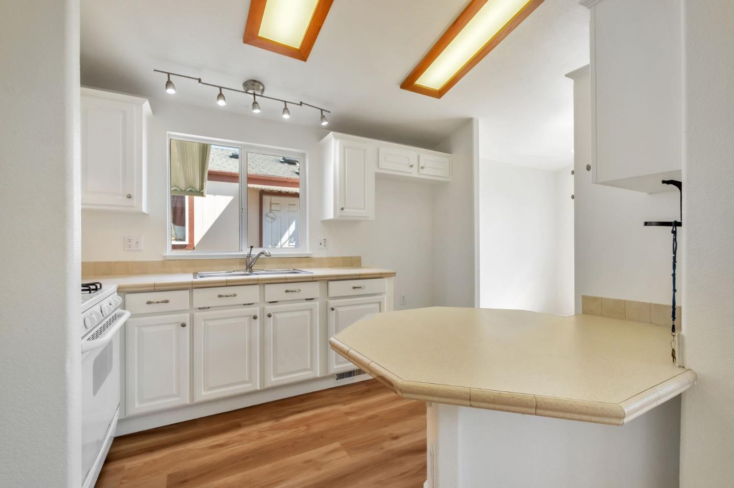 Detail Gallery Image 8 of 35 For 1625 Brommer St #12,  Santa Cruz,  CA 95062 - 3 Beds | 2 Baths