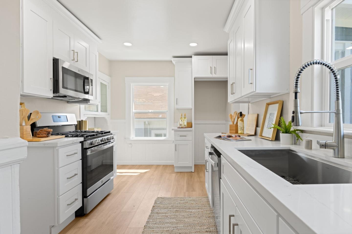 Detail Gallery Image 30 of 56 For 551 53rd St, Oakland,  CA 94609 - – Beds | – Baths