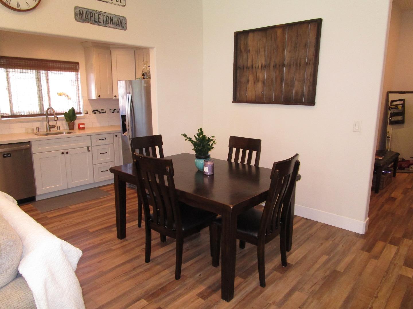 Detail Gallery Image 6 of 16 For 1098 San Benito St, Hollister,  CA 95023 - 3 Beds | 2 Baths