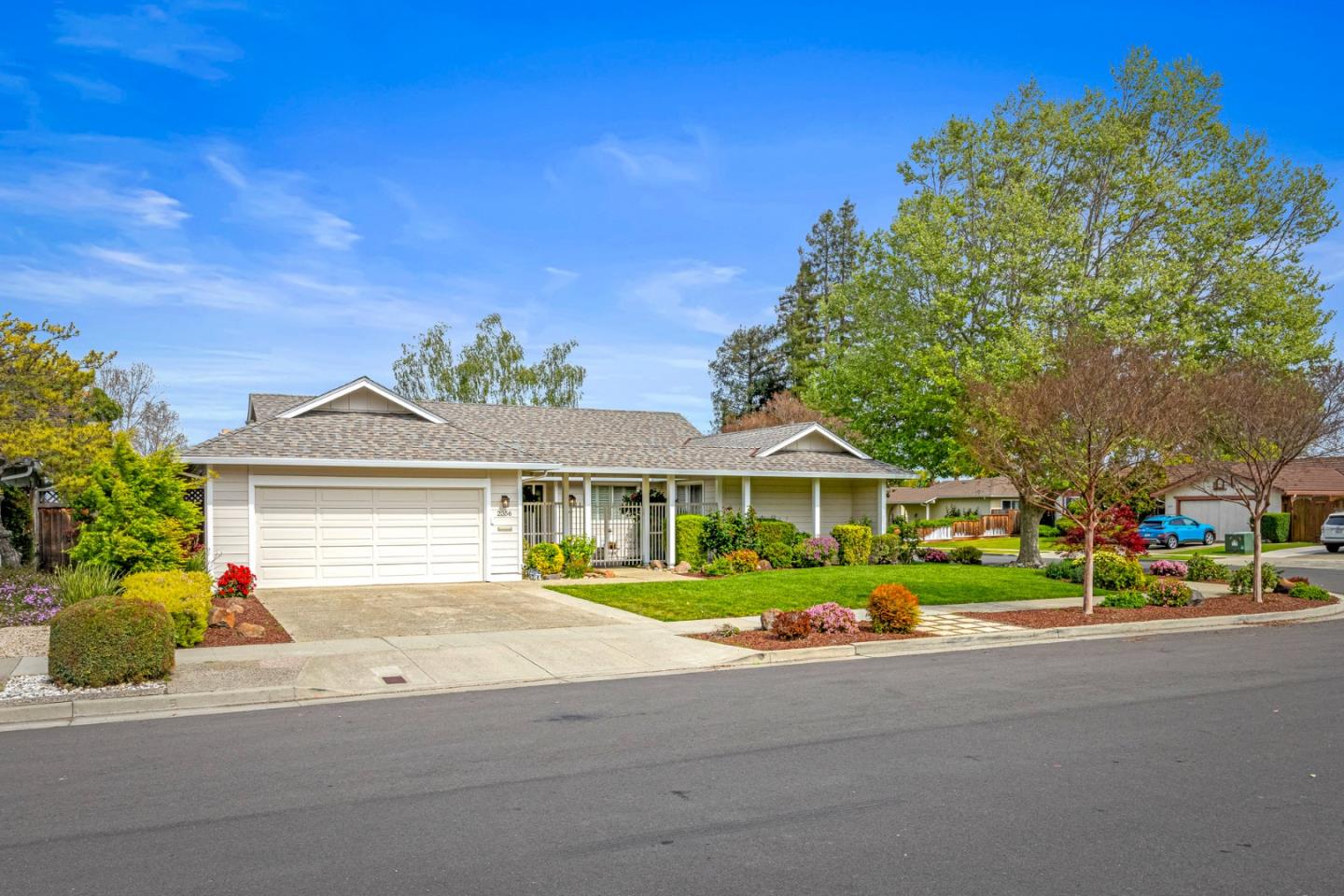 Detail Gallery Image 2 of 51 For 2356 Walden Sq, San Jose,  CA 95124 - 4 Beds | 2 Baths
